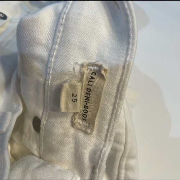 Madewell Cali Demi Boot Jeans in Pure White Denim Raw Hem
Edition Size 25 - Picture 8 of 10